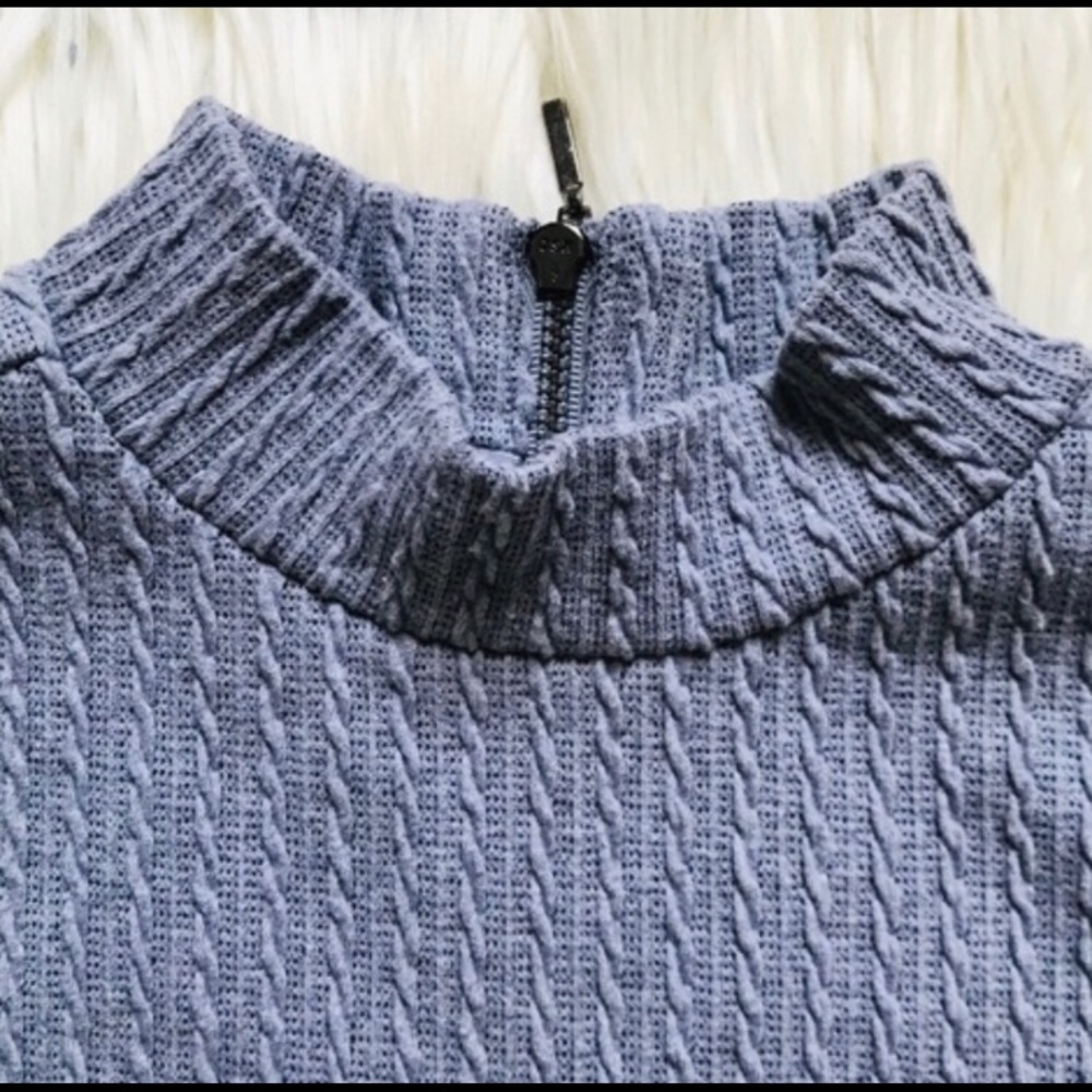 Matelasse Knit Sleeveless Turtleneck Slim Fit Top - Picture 4 of 8